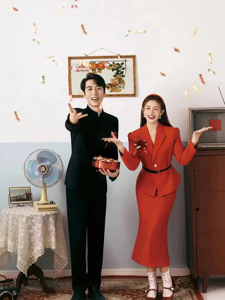 レトロカップル写真スタジオテーマ服香港スタイル80年代ブライ - Photography Wedding のレビューと価格
